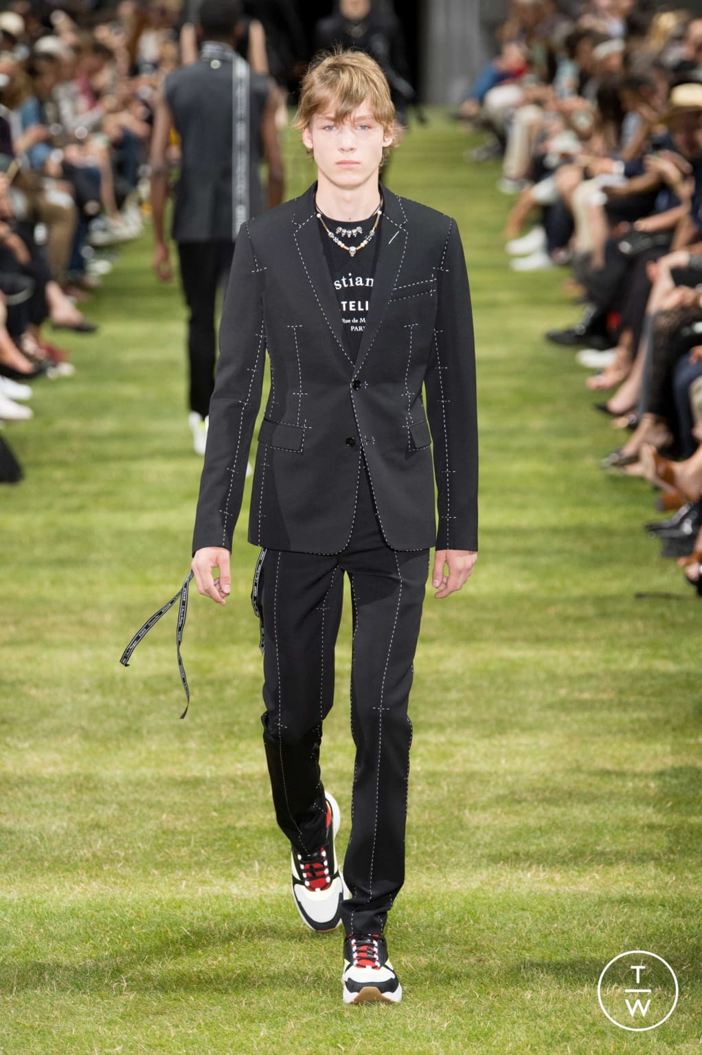 Fashion Week Paris Spring/Summer 2018 look 14 from the Dior Men collection menswear