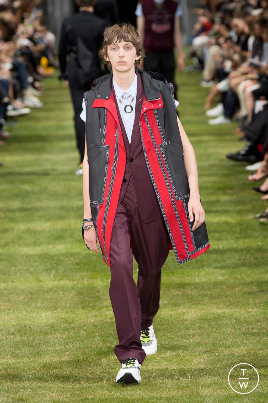 Fashion Week Paris Spring/Summer 2018 look 23 from the Dior Men collection menswear