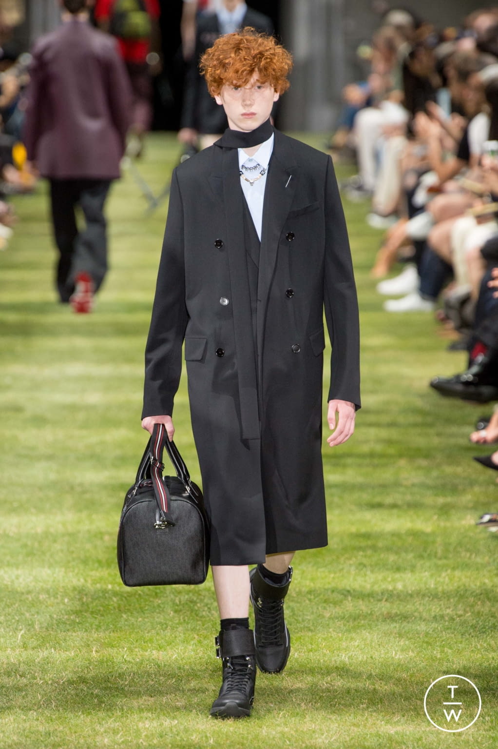 Fashion Week Paris Spring/Summer 2018 look 35 from the Dior Men collection menswear