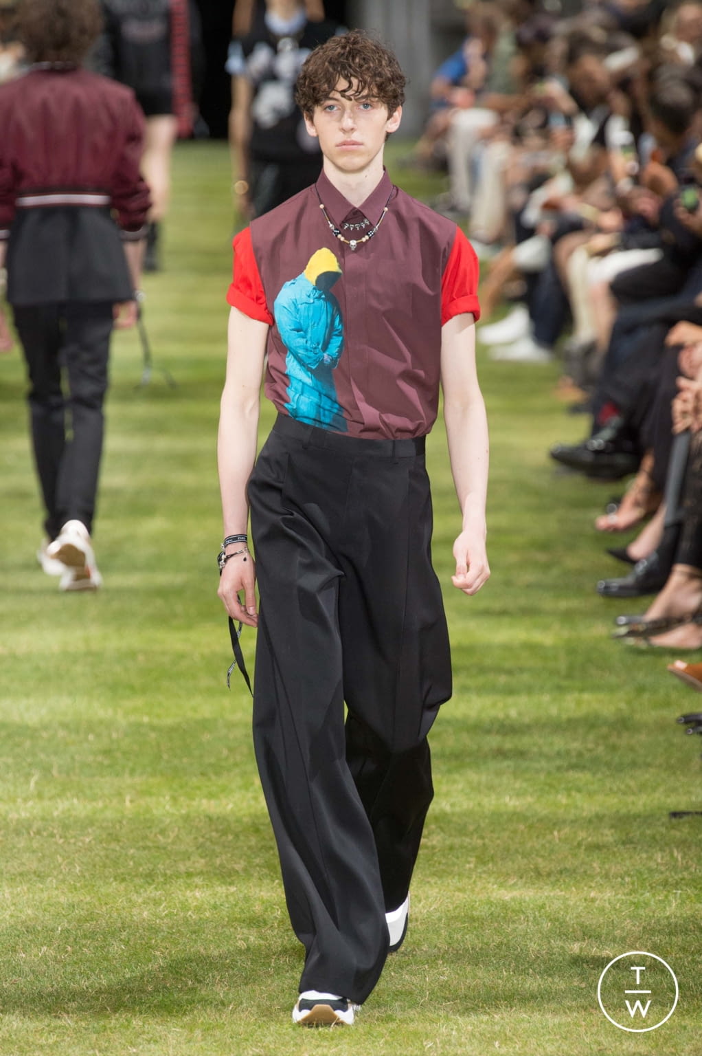 Fashion Week Paris Spring/Summer 2018 look 38 from the Dior Homme collection menswear