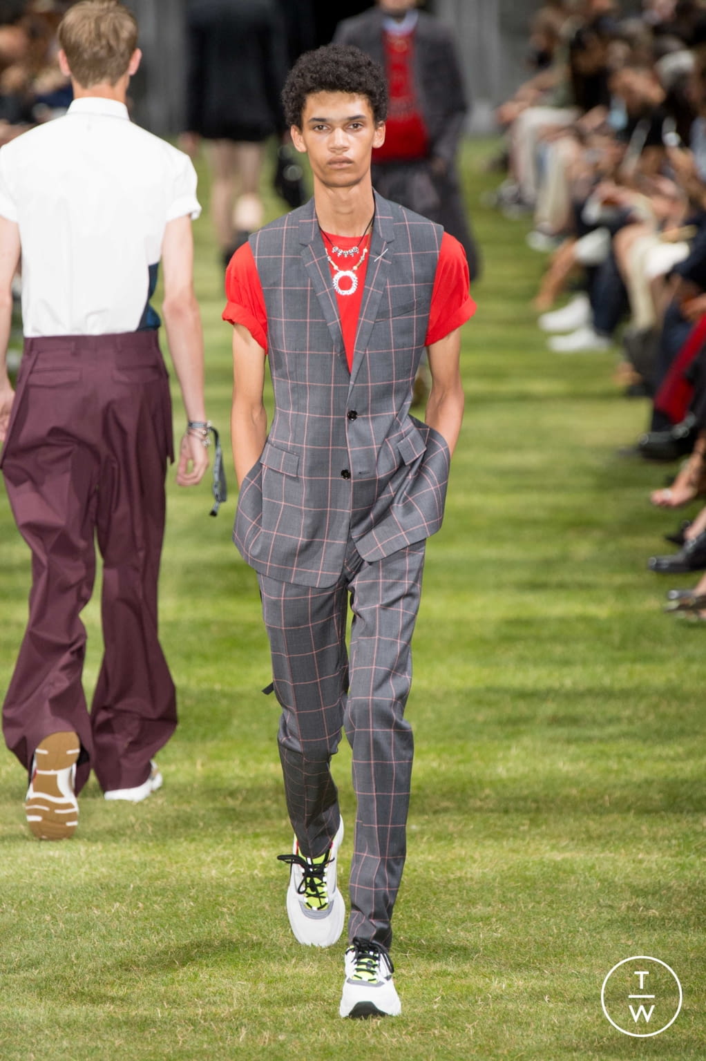 Fashion Week Paris Spring/Summer 2018 look 45 from the Dior Men collection menswear