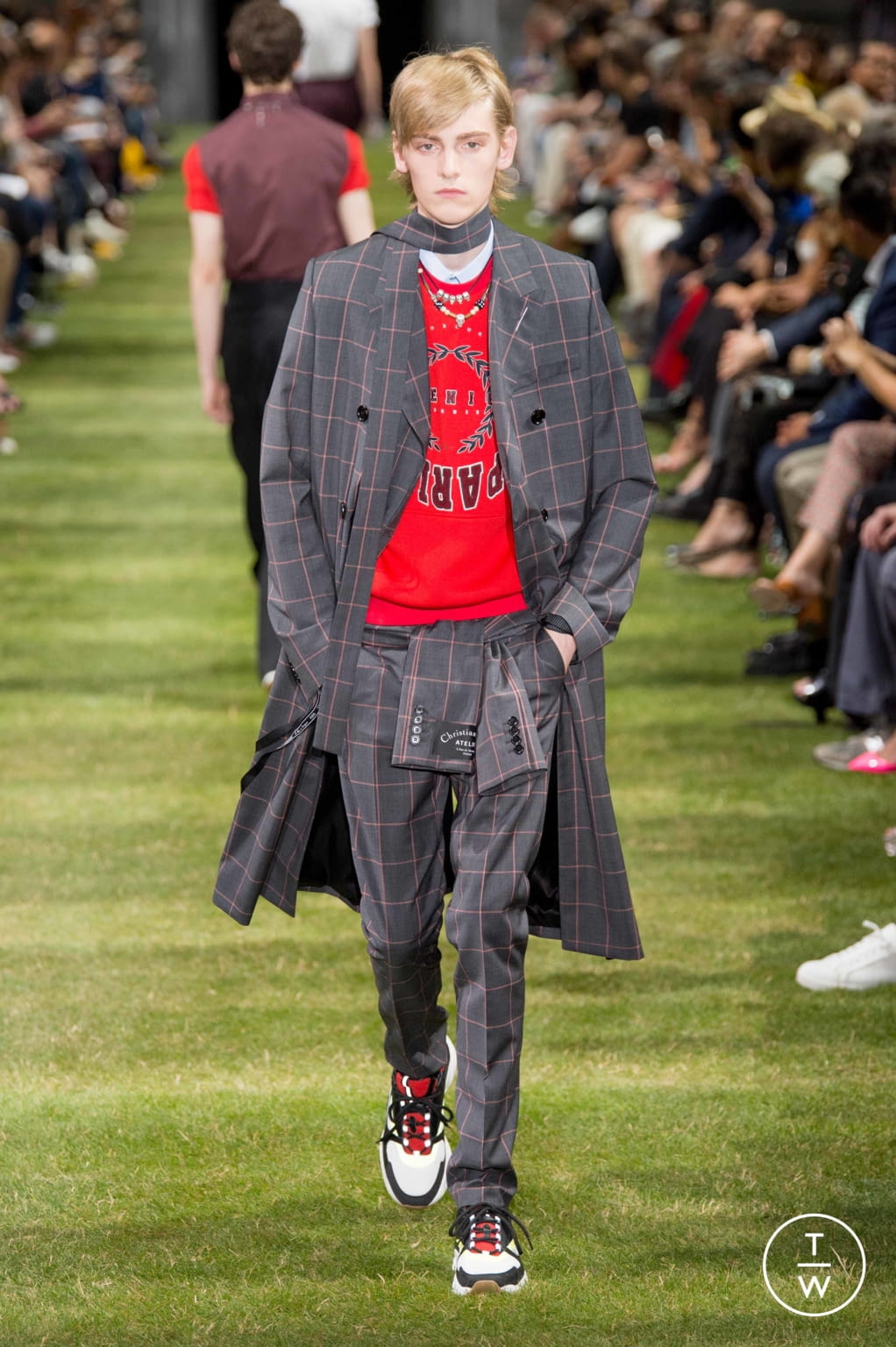 Fashion Week Paris Spring/Summer 2018 look 46 from the Dior Men collection menswear