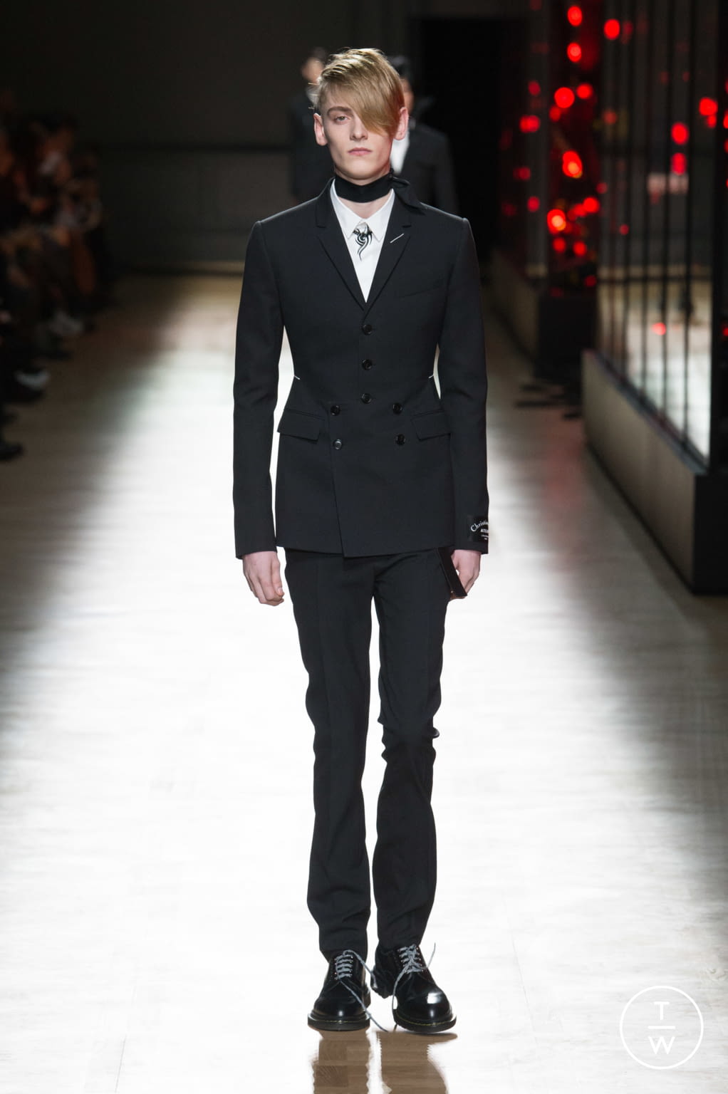 Fashion Week Paris Fall/Winter 2018 look 2 from the Dior Men collection 男装