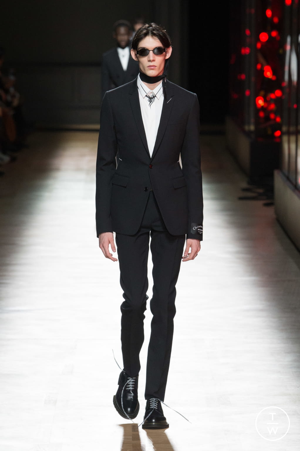 Fashion Week Paris Fall/Winter 2018 look 5 from the Dior Men collection 男装