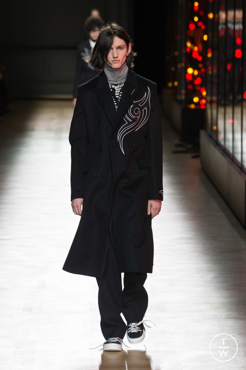 Fashion Week Paris Fall/Winter 2018 look 10 from the Dior Men collection menswear