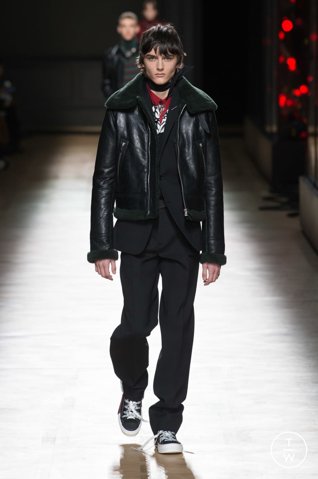 Fashion Week Paris Fall/Winter 2018 look 16 from the Dior Men collection menswear