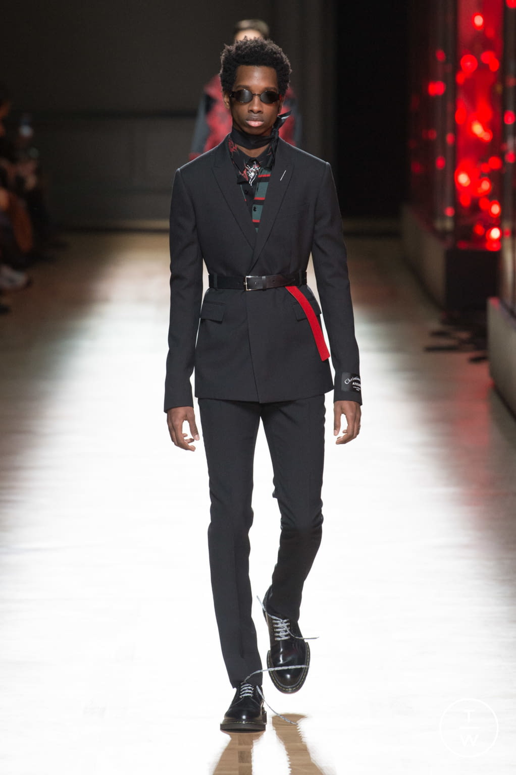 Fashion Week Paris Fall/Winter 2018 look 23 from the Dior Men collection menswear