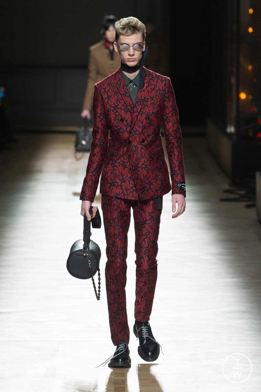 Fashion Week Paris Fall/Winter 2018 look 28 from the Dior Men collection 男装