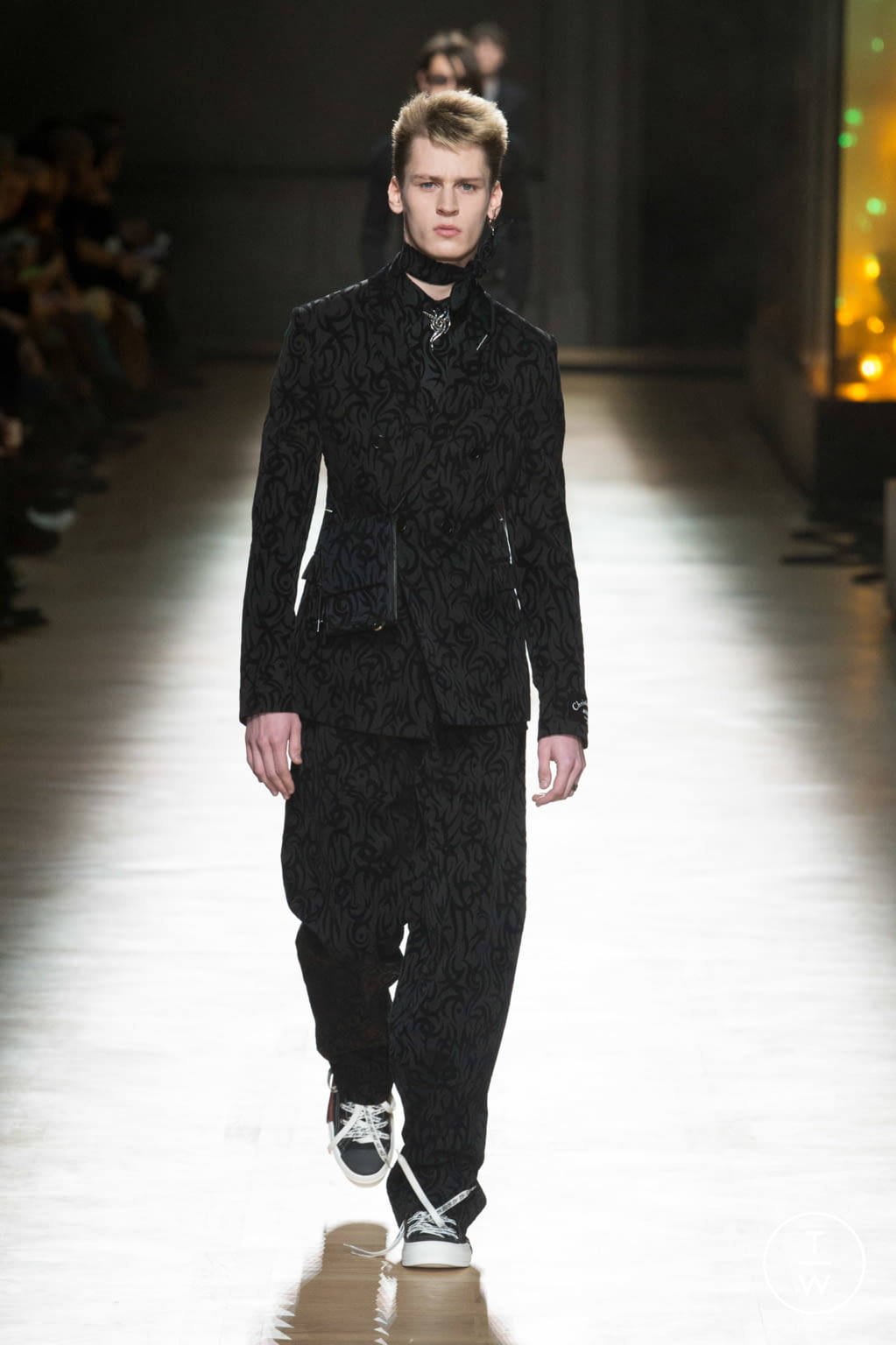 Fashion Week Paris Fall/Winter 2018 look 45 from the Dior Men collection menswear