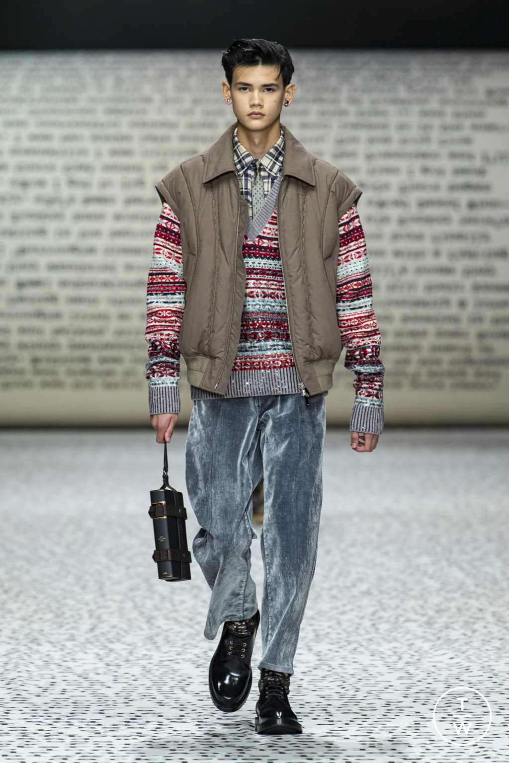 Fashion Week Paris Pre-Fall 2022 look 21 from the Dior Men collection 男装