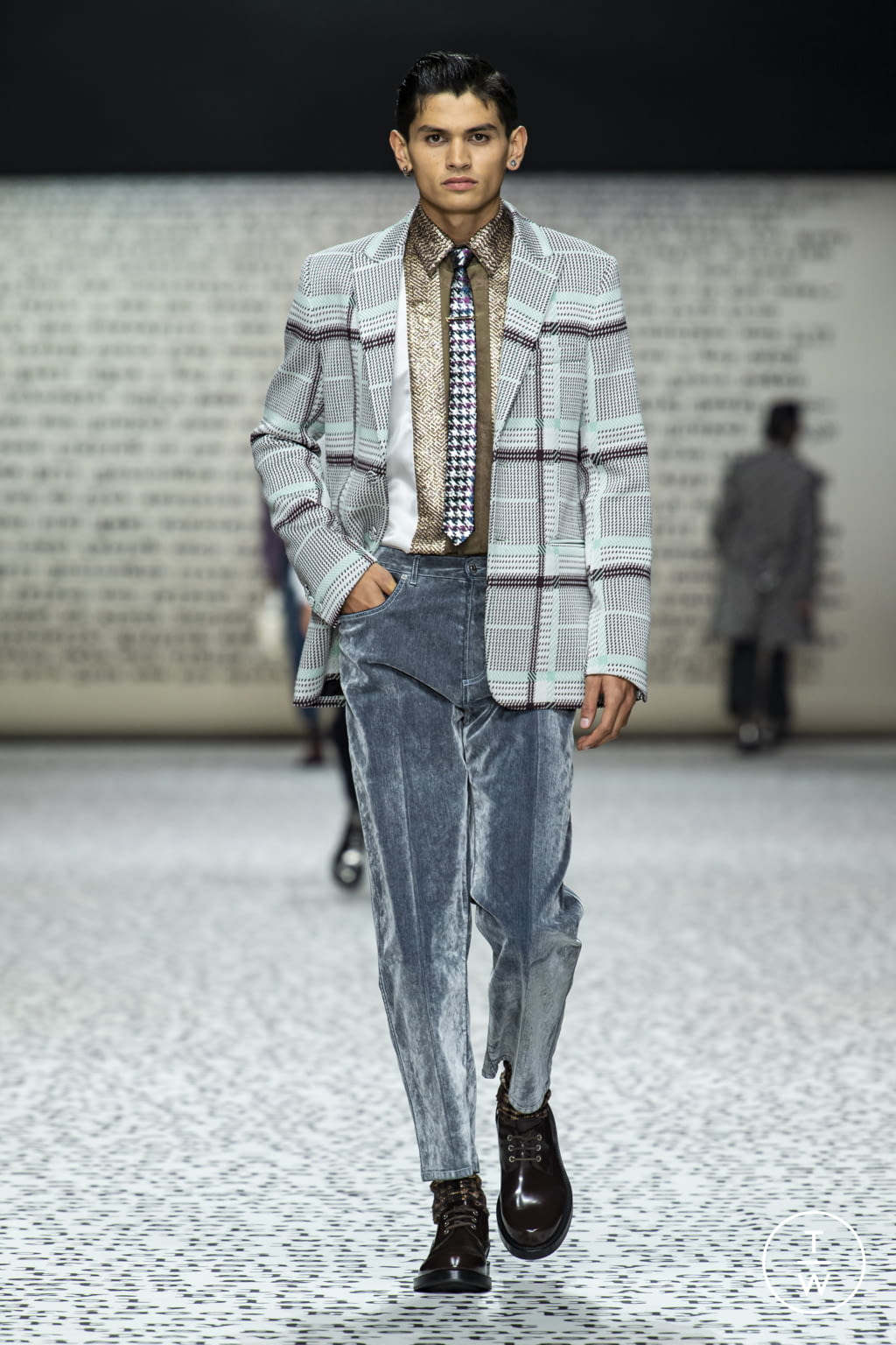 Fashion Week Paris Pre-Fall 2022 look 35 from the Dior Men collection menswear
