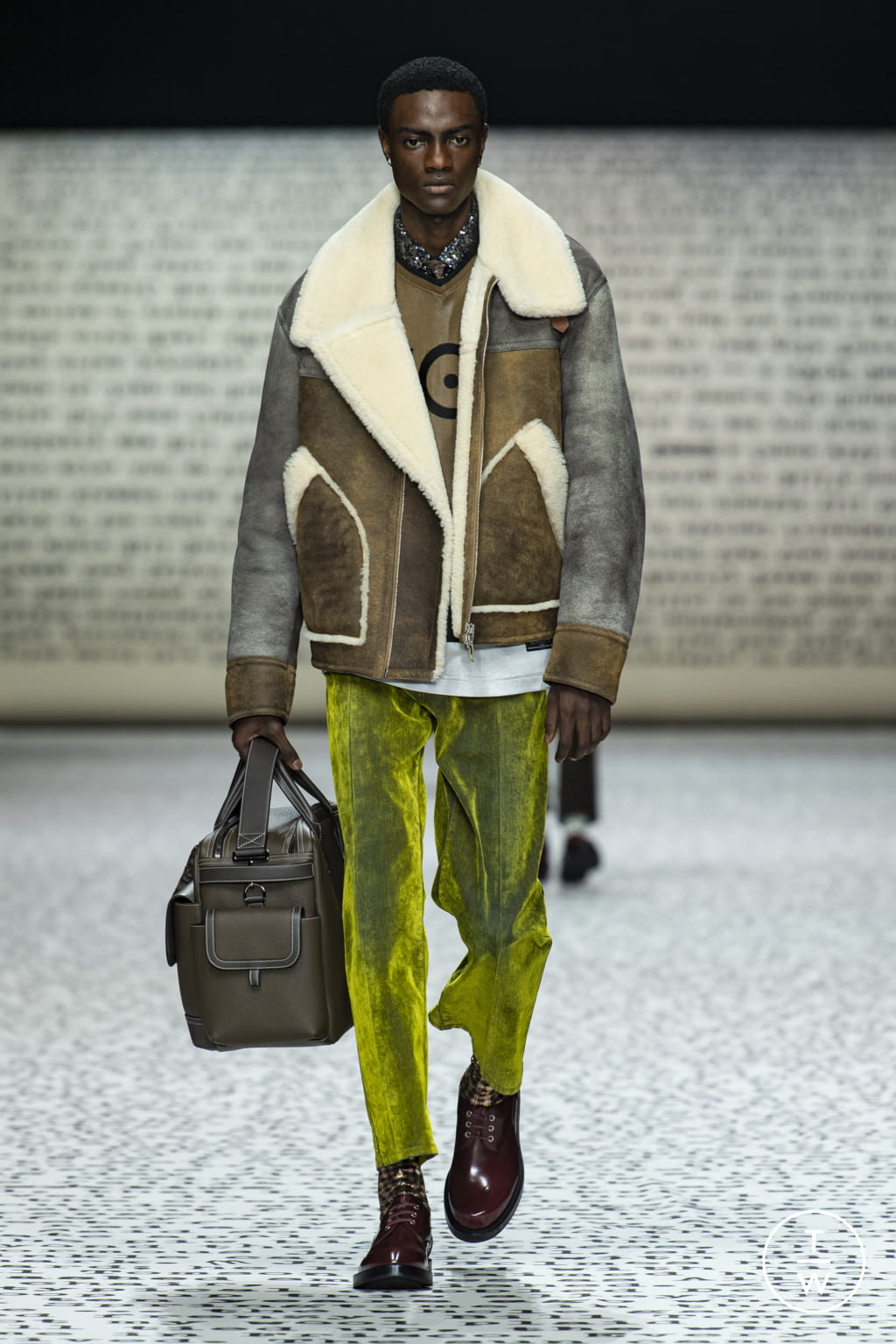 Fashion Week Paris Pre-Fall 2022 look 7 from the Dior Men collection menswear