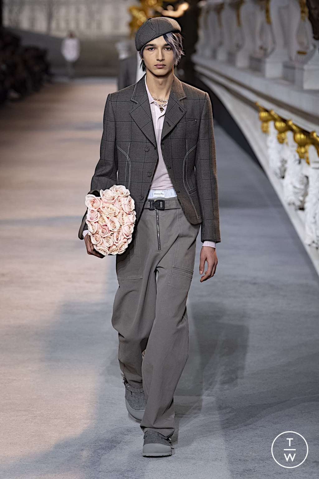 Fashion Week Paris Fall/Winter 2022 look 37 from the Dior Men collection menswear