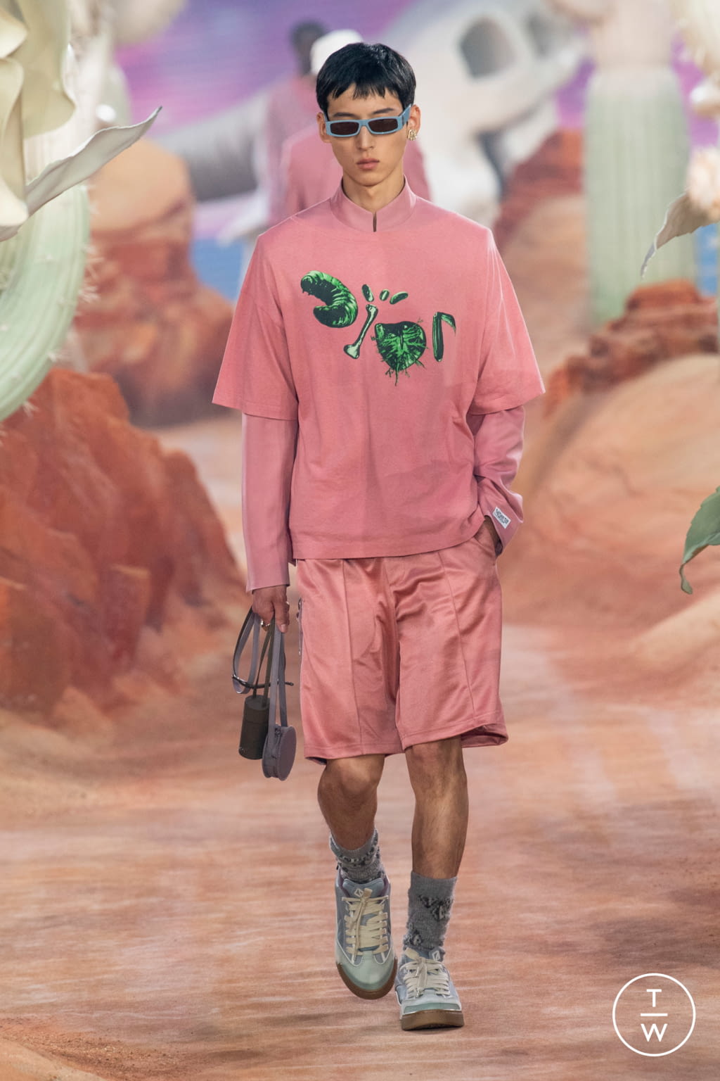 Fashion Week Paris Spring/Summer 2022 look 11 from the Dior Men collection 男装