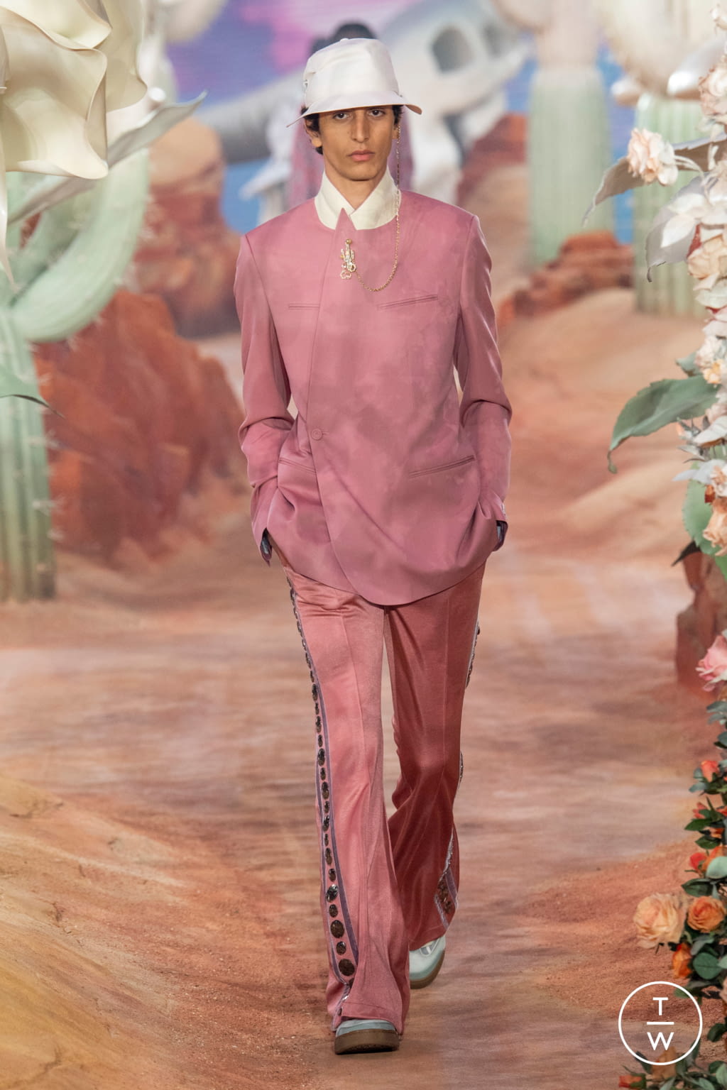 Fashion Week Paris Spring/Summer 2022 look 12 from the Dior Men collection menswear
