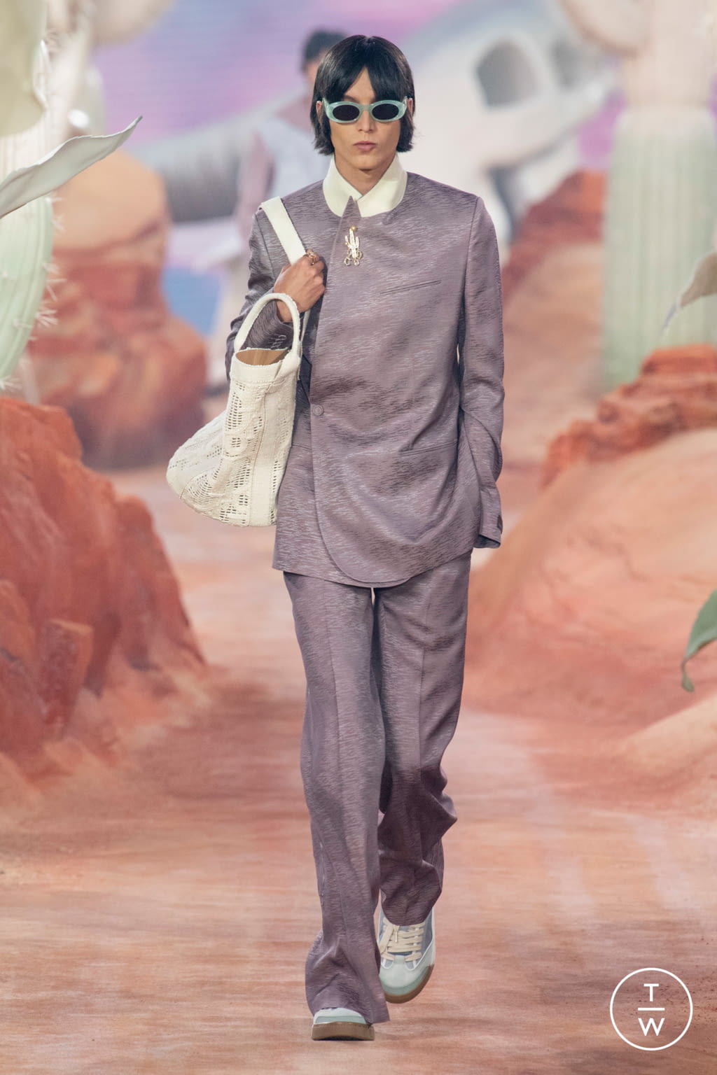 Fashion Week Paris Spring/Summer 2022 look 17 from the Dior Men collection menswear