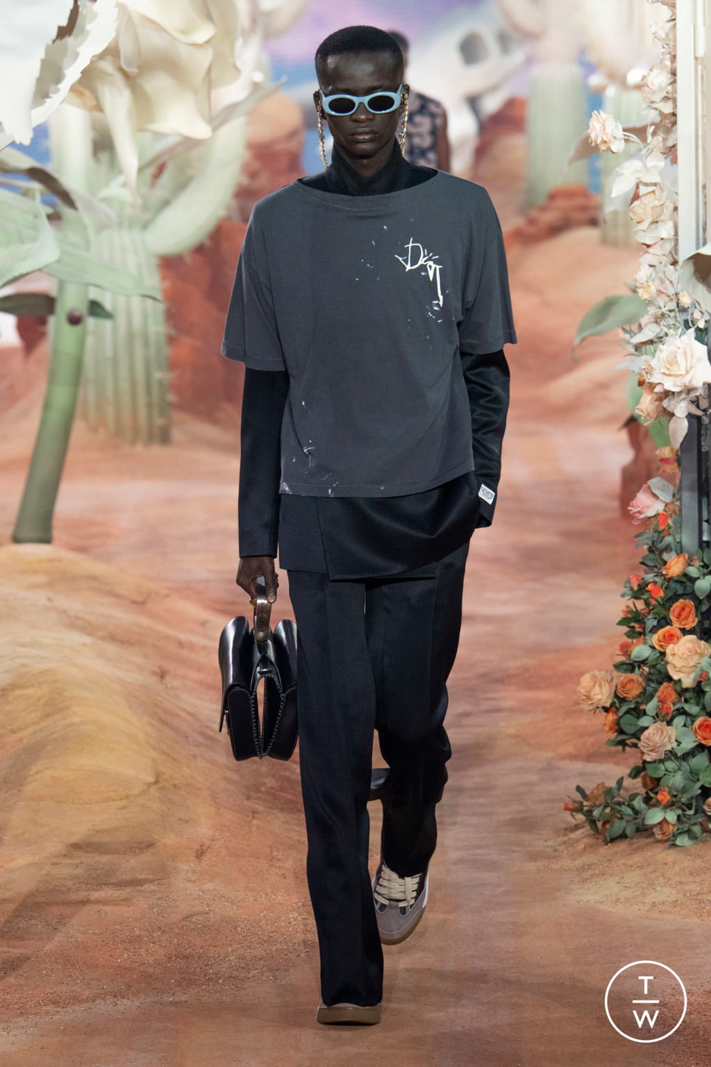 Fashion Week Paris Spring/Summer 2022 look 2 from the Dior Men collection 男装