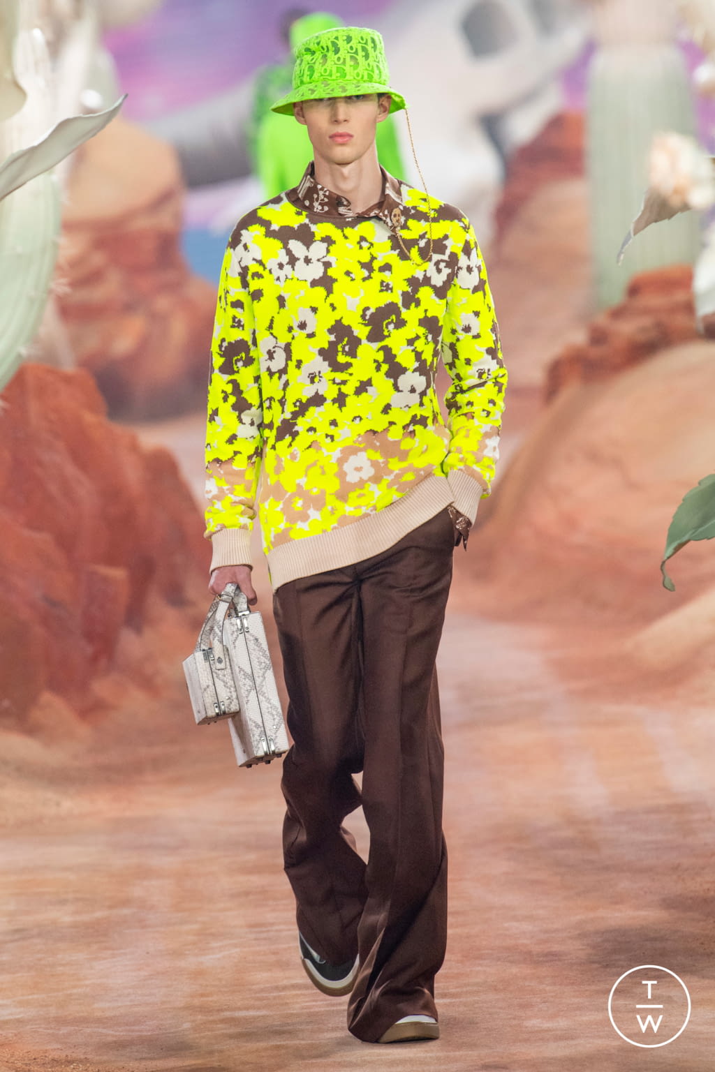 Fashion Week Paris Spring/Summer 2022 look 22 from the Dior Men collection menswear