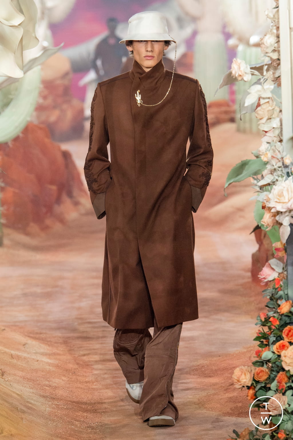 Fashion Week Paris Spring/Summer 2022 look 28 from the Dior Men collection 男装