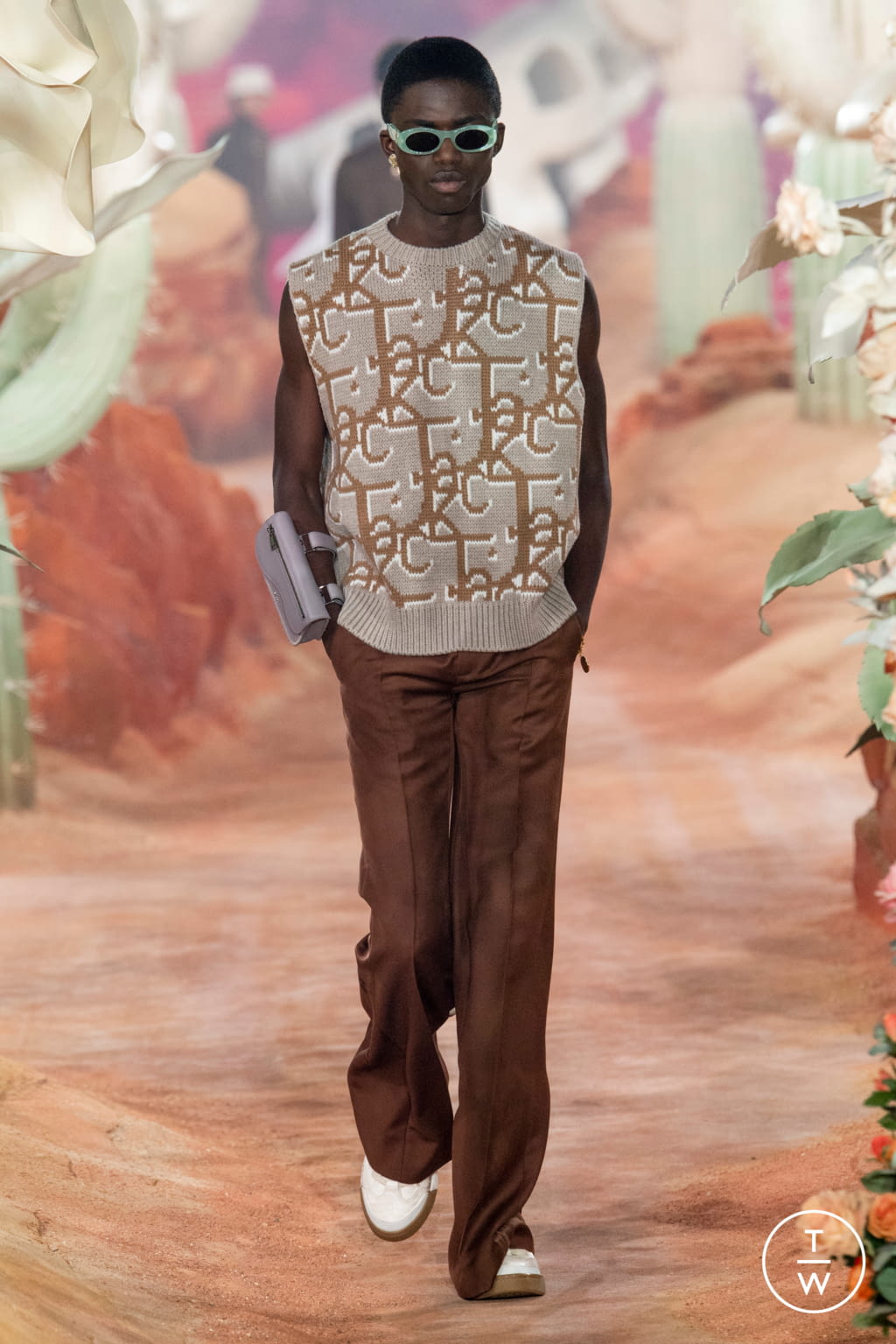 Fashion Week Paris Spring/Summer 2022 look 32 from the Dior Men collection menswear