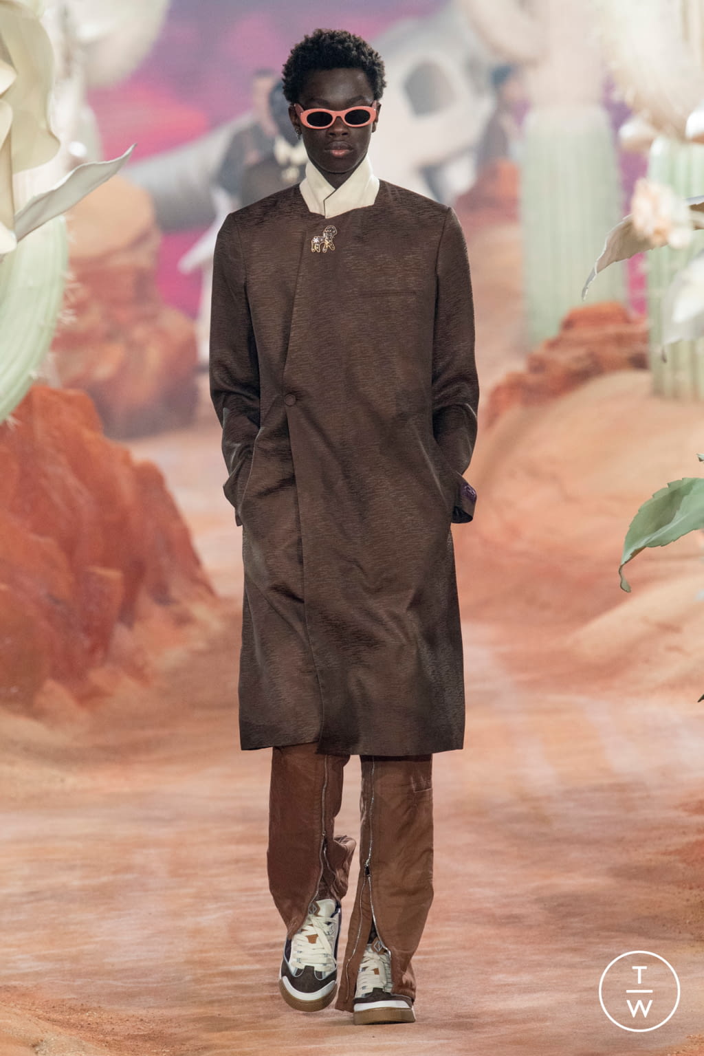 Fashion Week Paris Spring/Summer 2022 look 33 from the Dior Men collection menswear