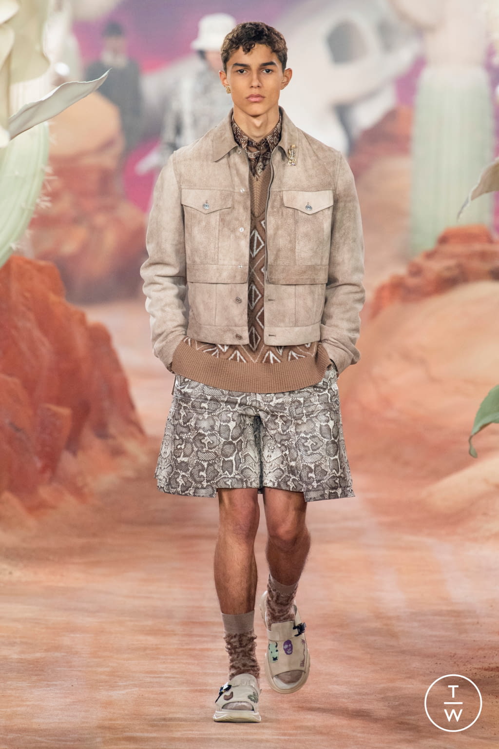 Fashion Week Paris Spring/Summer 2022 look 37 from the Dior Men collection 男装