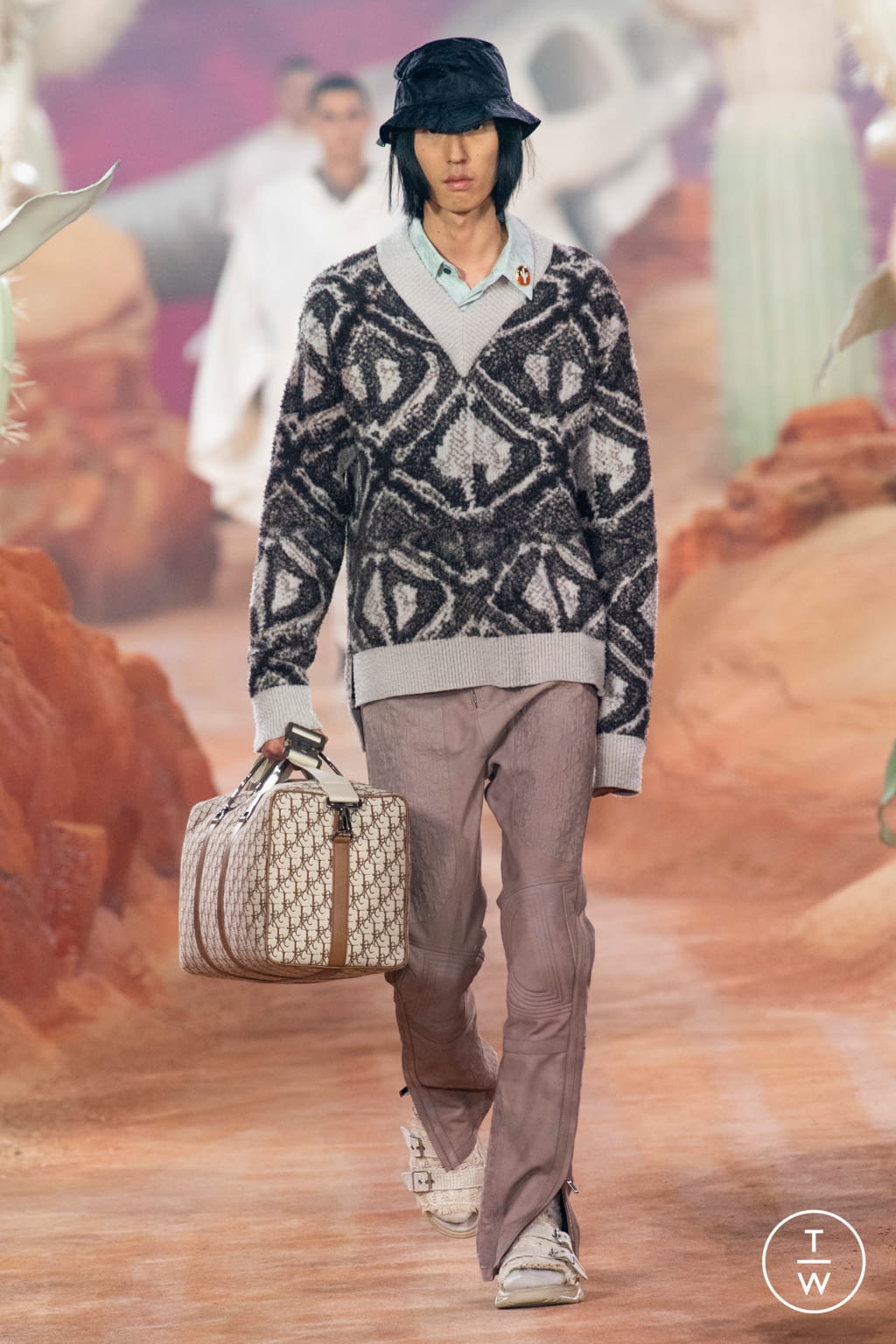 Fashion Week Paris Spring/Summer 2022 look 42 from the Dior Men collection menswear