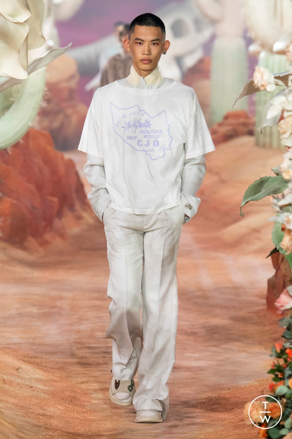 Fashion Week Paris Spring/Summer 2022 look 44 from the Dior Men collection 男装