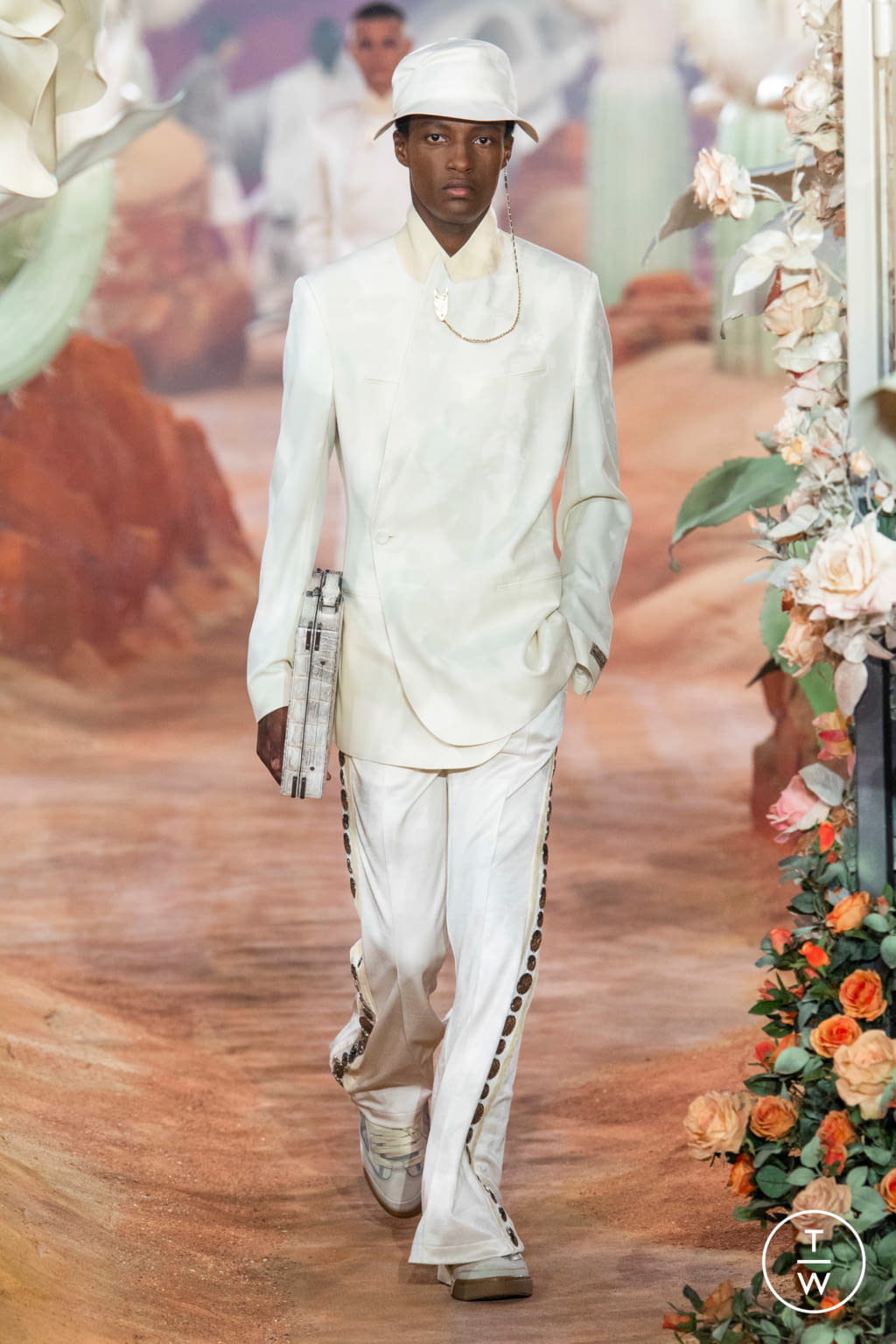 Fashion Week Paris Spring/Summer 2022 look 49 from the Dior Men collection 男装