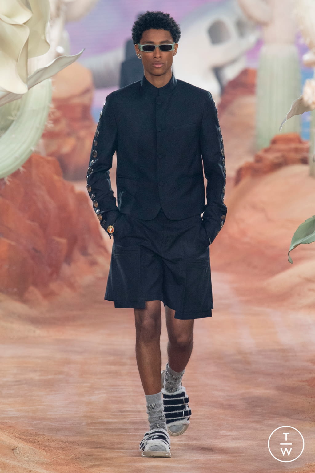 Fashion Week Paris Spring/Summer 2022 look 6 from the Dior Men collection 男装