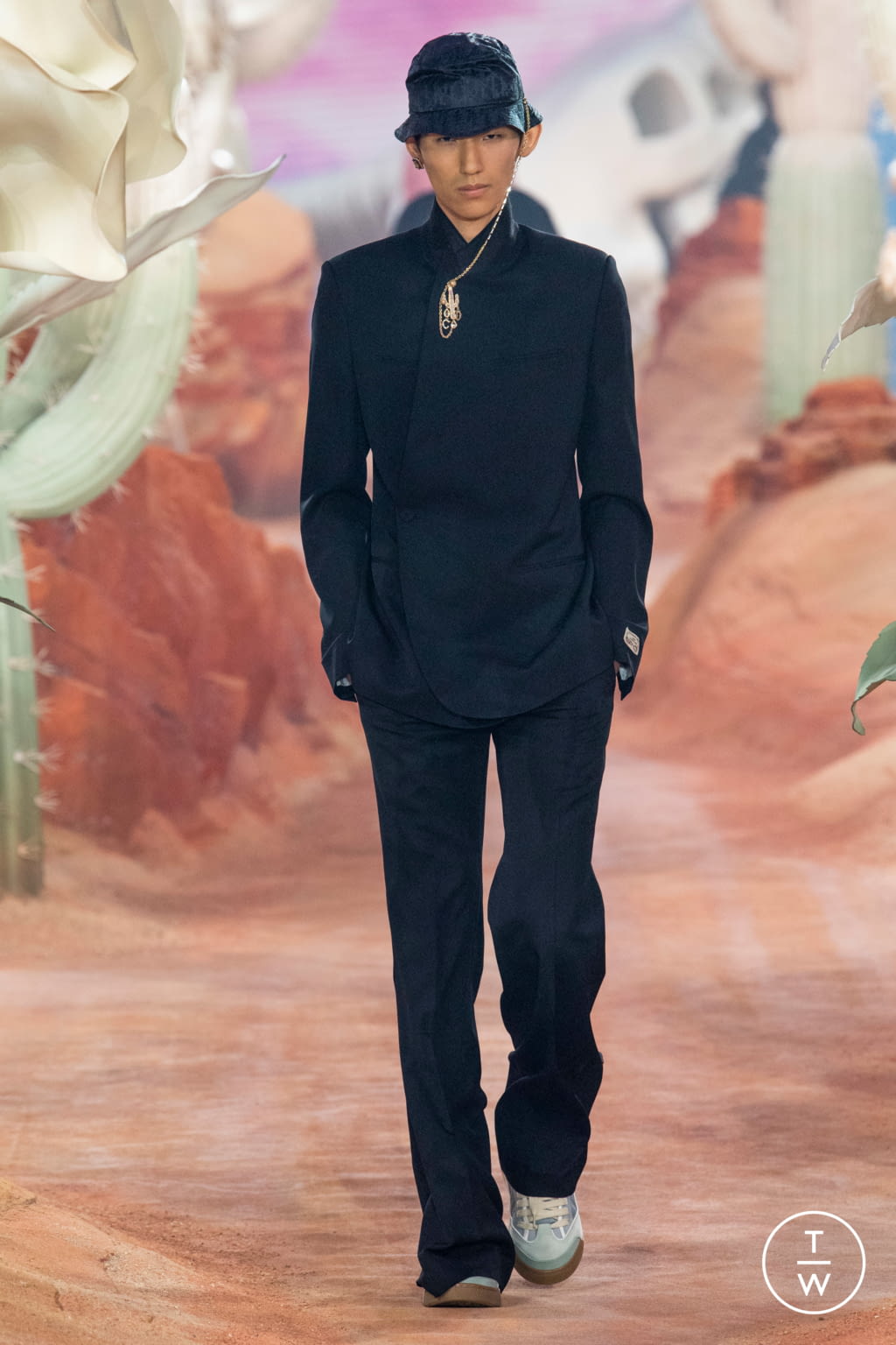 Fashion Week Paris Spring/Summer 2022 look 8 from the Dior Men collection 男装