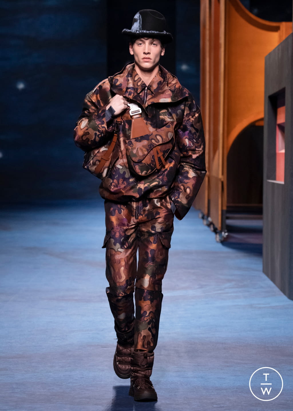 Fashion Week Paris Fall/Winter 2021 look 10 from the Dior Men collection 男装
