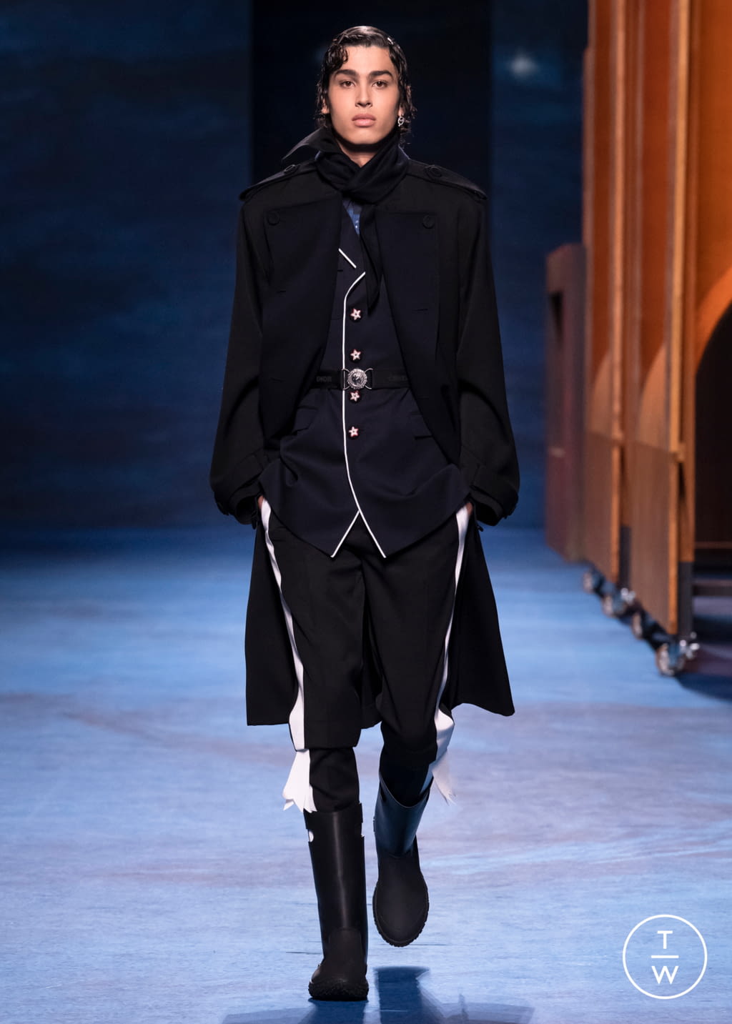 Fashion Week Paris Fall/Winter 2021 look 2 from the Dior Men collection menswear