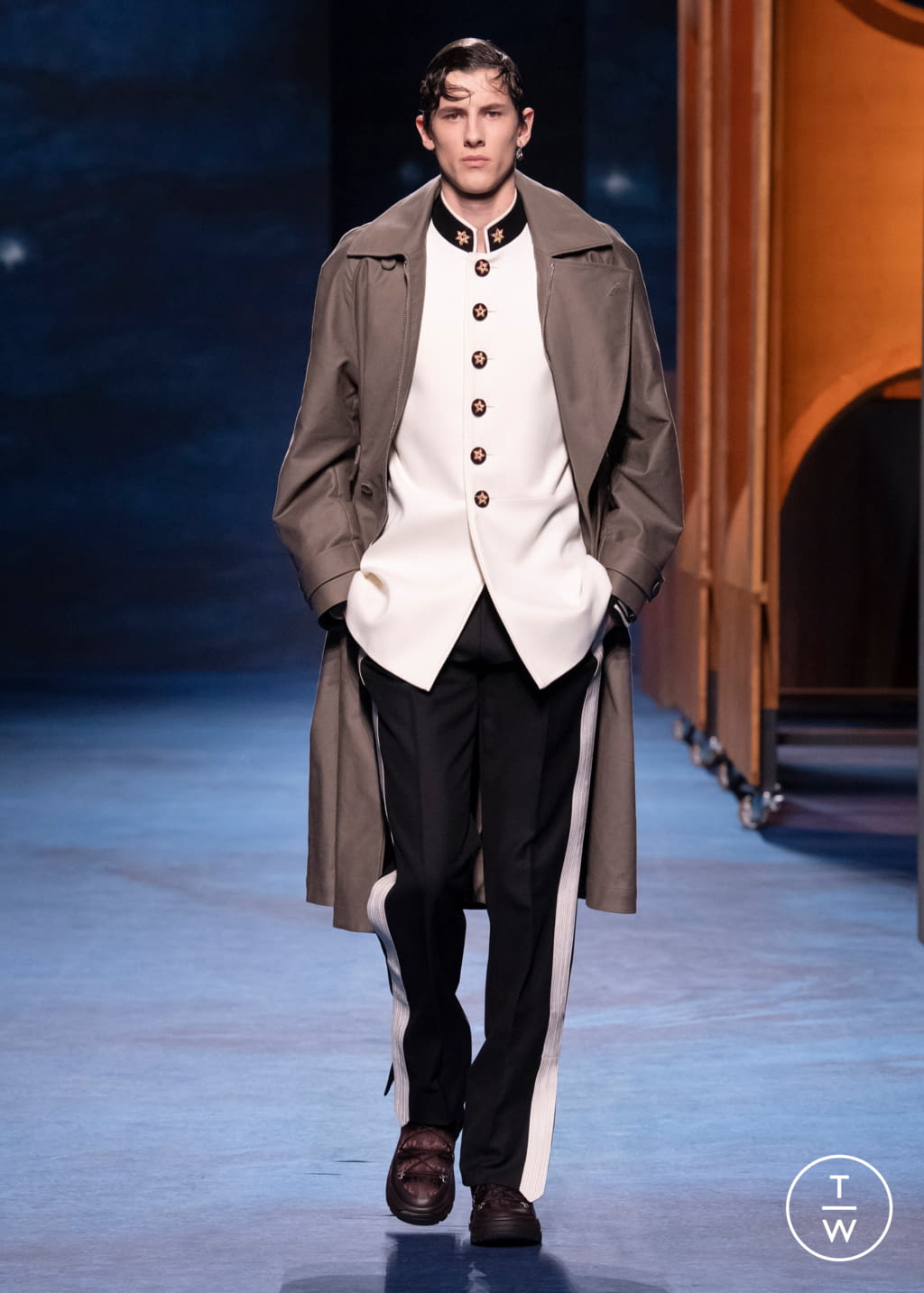 Fashion Week Paris Fall/Winter 2021 look 32 de la collection Dior Men menswear