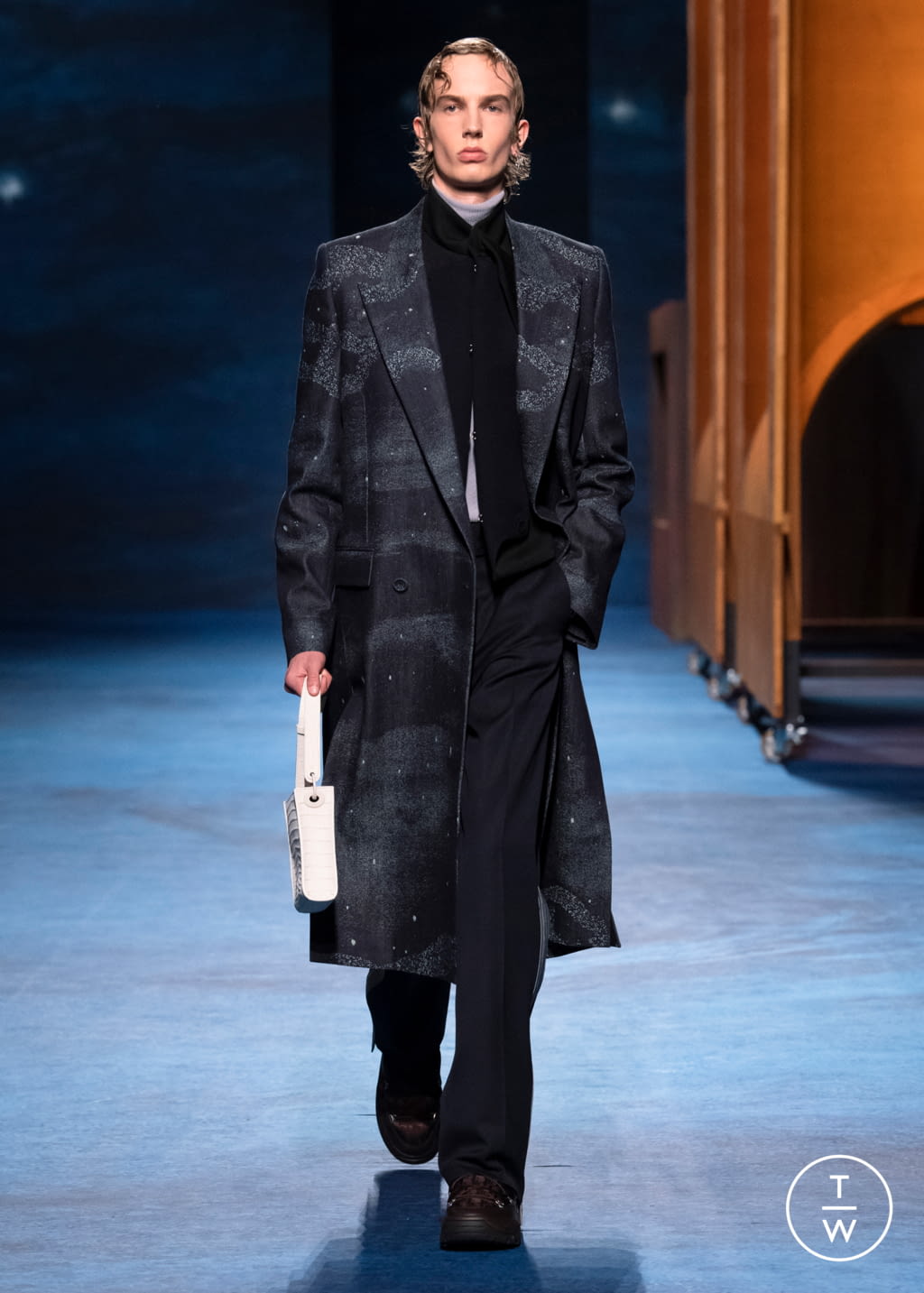 Fashion Week Paris Fall/Winter 2021 look 33 from the Dior Men collection menswear