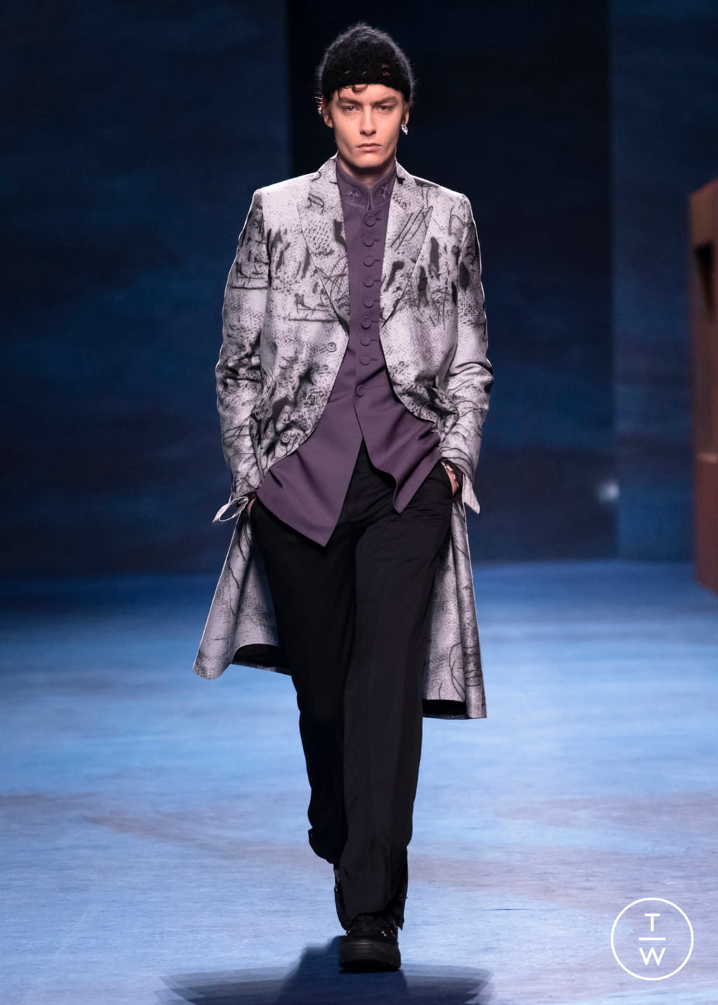 Fashion Week Paris Fall/Winter 2021 look 39 from the Dior Men collection 男装