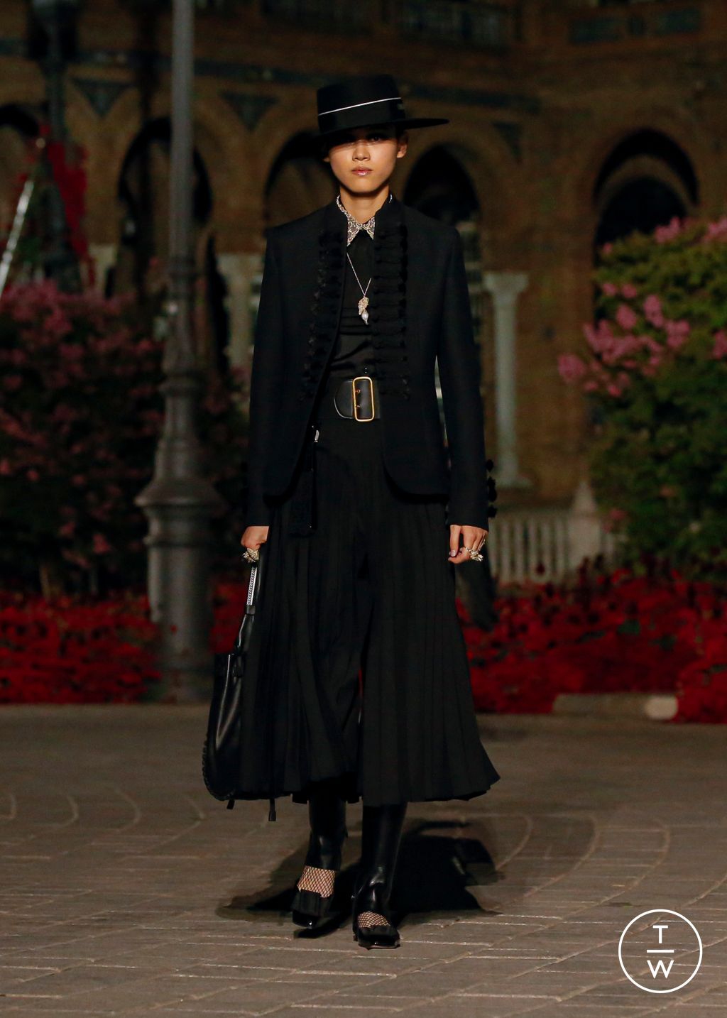 Fashion Week Paris Resort 2023 look 21 from the Christian Dior collection womenswear