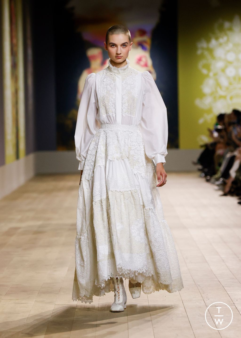Fashion Week Paris Fall/Winter 2022 look 1 de la collection Christian Dior couture