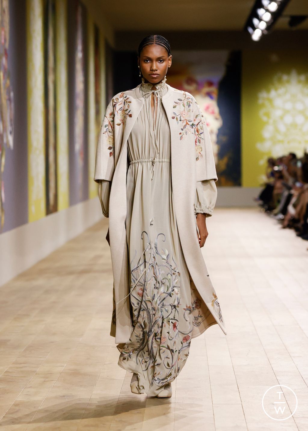 Fashion Week Paris Fall/Winter 2022 look 12 de la collection Christian Dior couture