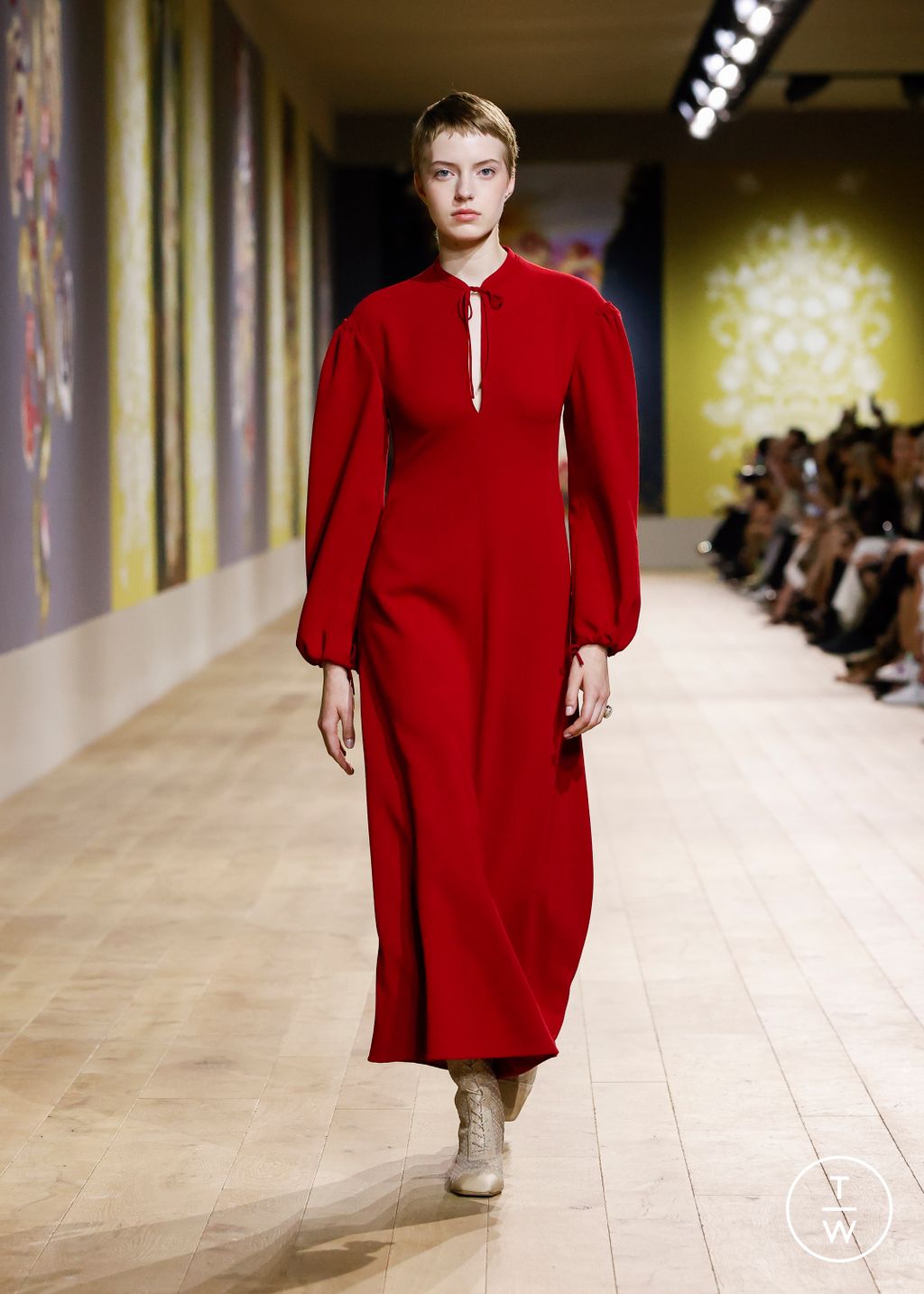 Fashion Week Paris Fall/Winter 2022 look 13 from the Christian Dior collection couture