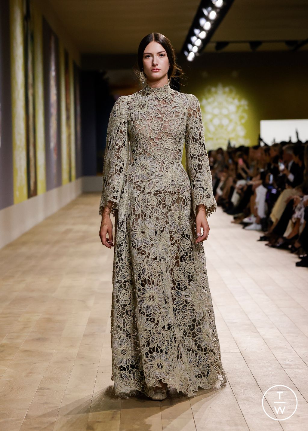 Fashion Week Paris Fall/Winter 2022 look 17 de la collection Christian Dior couture