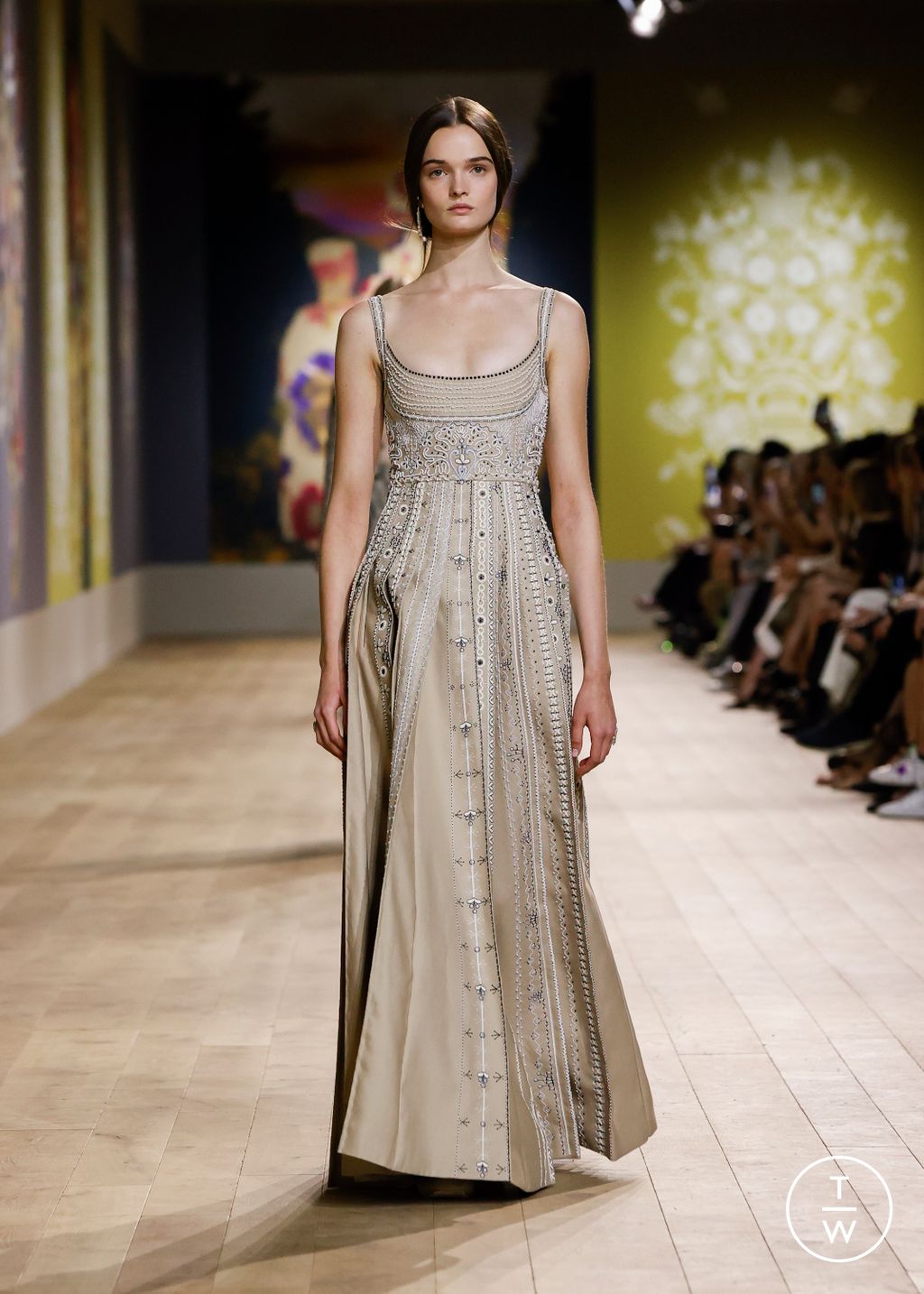 Fashion Week Paris Fall/Winter 2022 look 18 de la collection Christian Dior couture