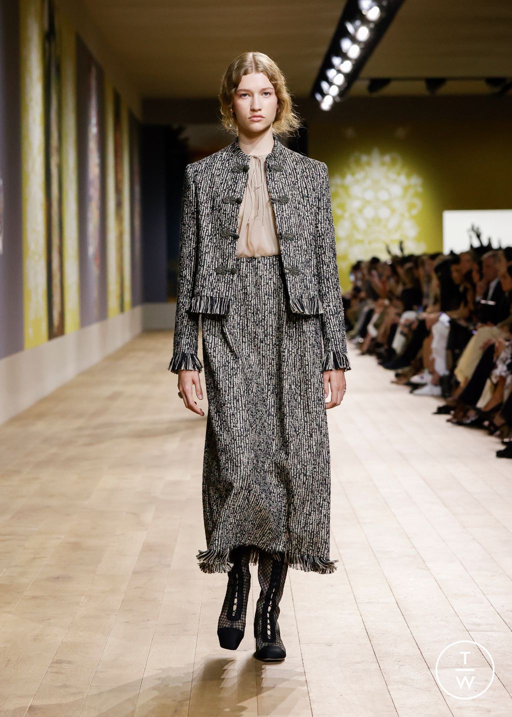Fashion Week Paris Fall/Winter 2022 look 19 from the Christian Dior collection couture