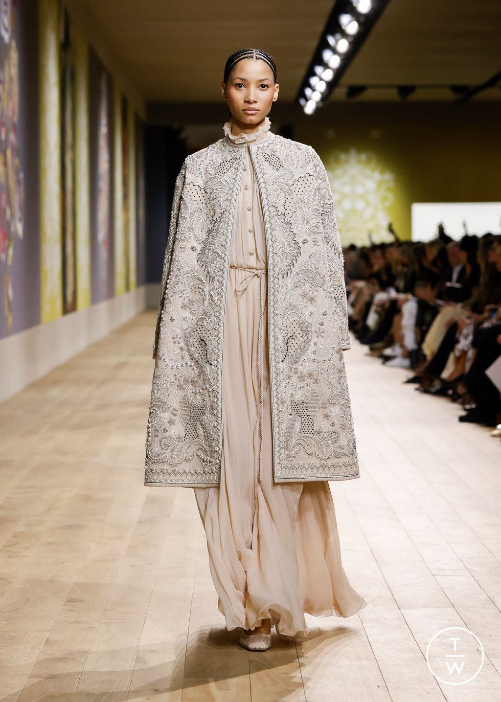 Fashion Week Paris Fall/Winter 2022 look 21 from the Christian Dior collection couture