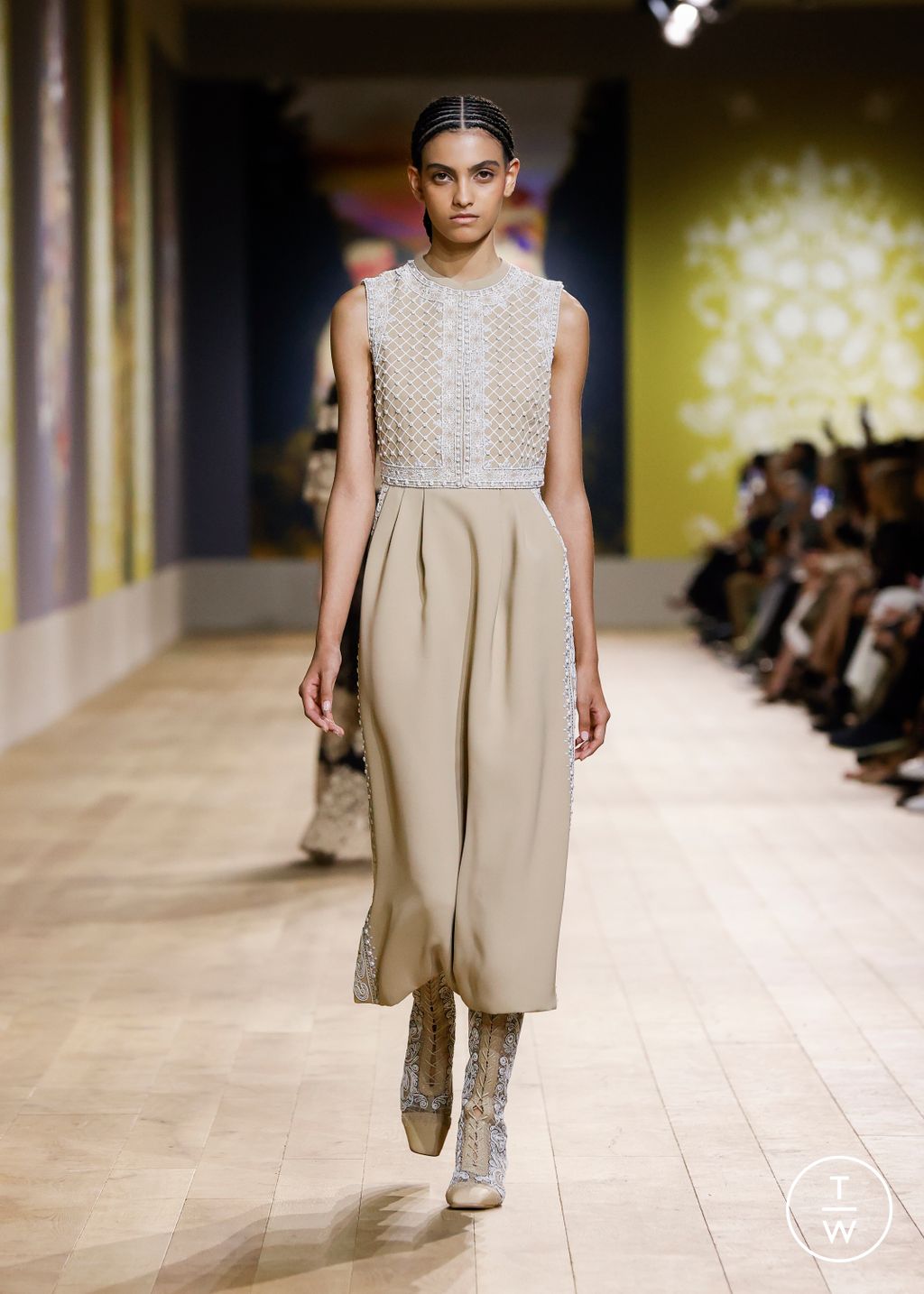 Fashion Week Paris Fall/Winter 2022 look 22 de la collection Christian Dior couture