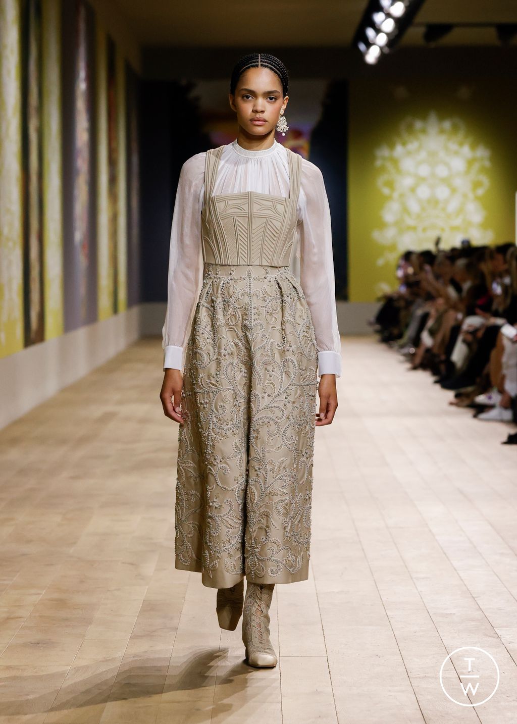 Fashion Week Paris Fall/Winter 2022 look 26 de la collection Christian Dior couture