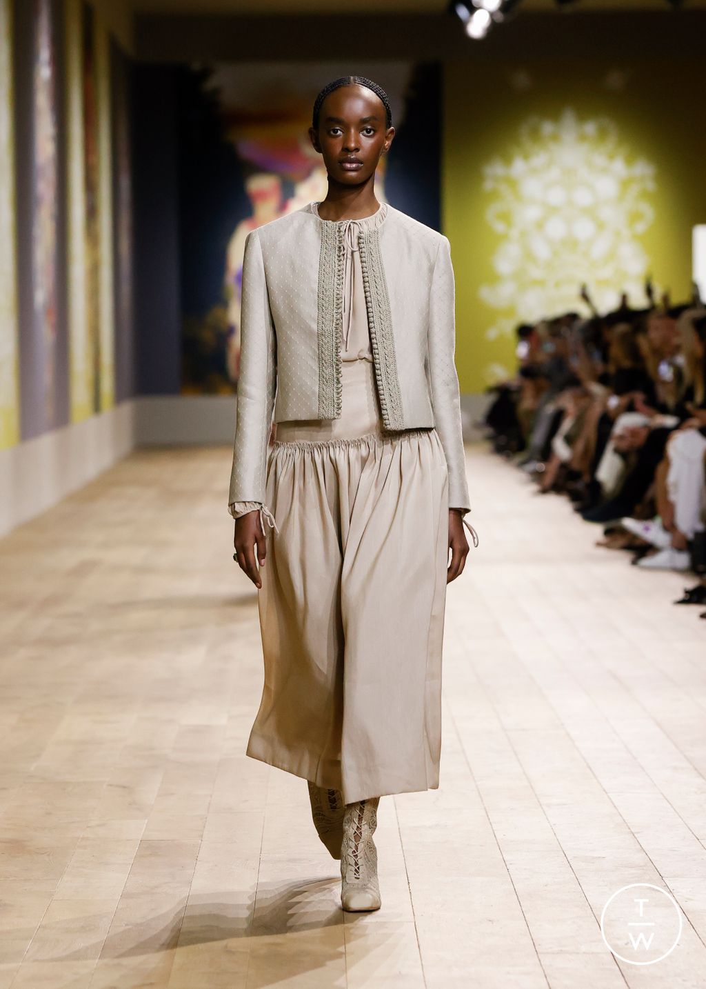 Fashion Week Paris Fall/Winter 2022 look 27 de la collection Christian Dior couture