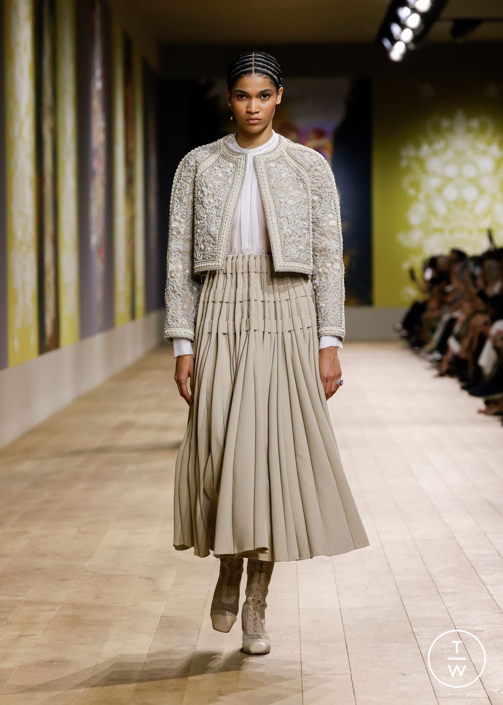 Fashion Week Paris Fall/Winter 2022 look 3 de la collection Christian Dior couture