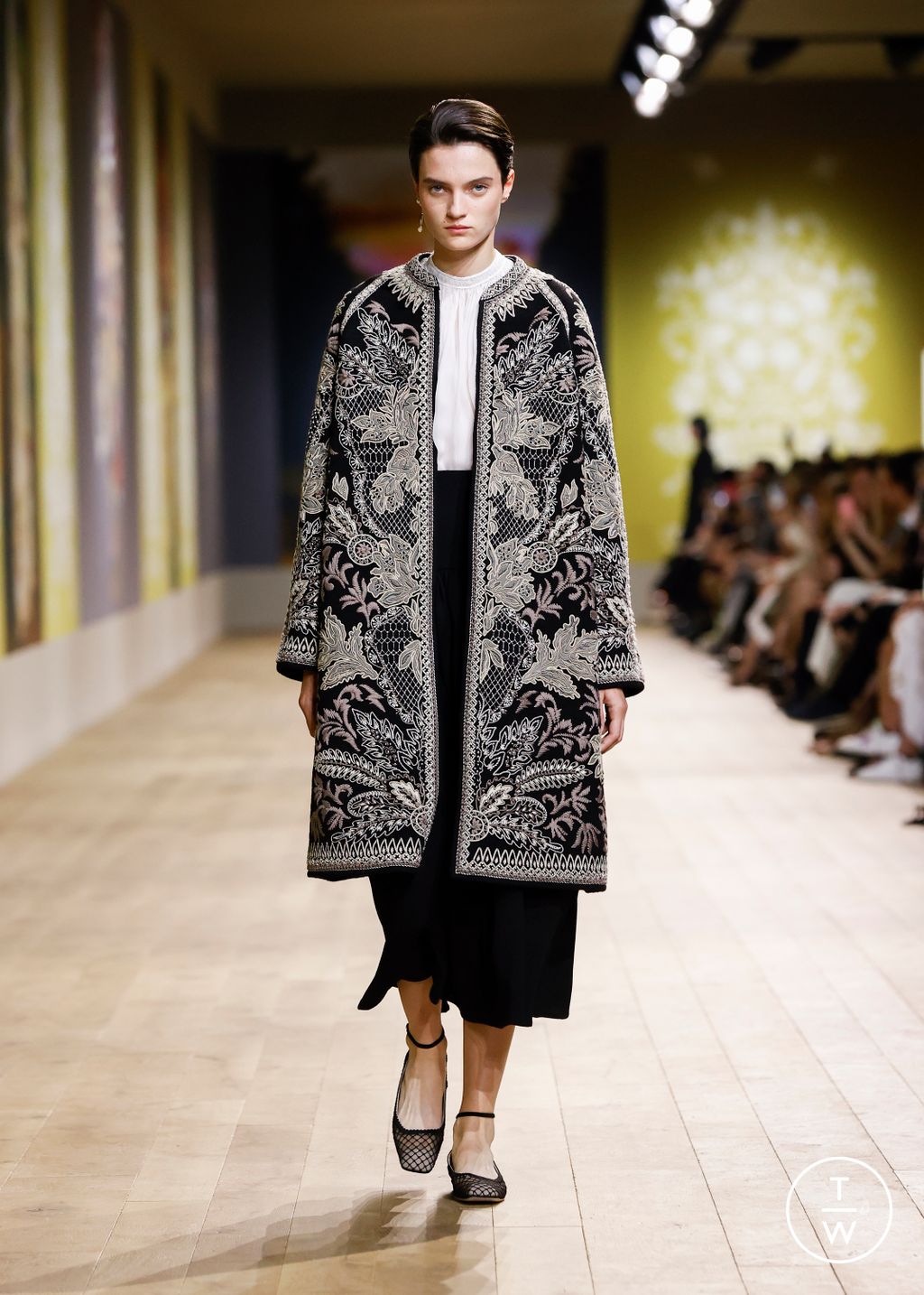 Fashion Week Paris Fall/Winter 2022 look 36 from the Christian Dior collection 高级定制
