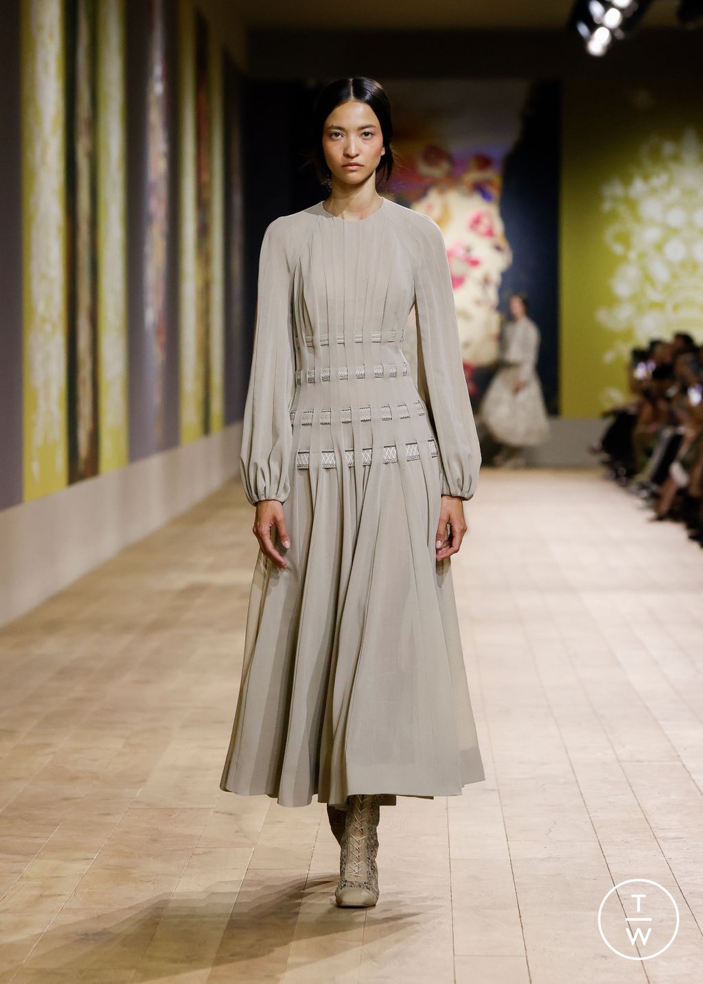 Fashion Week Paris Fall/Winter 2022 look 4 de la collection Christian Dior couture